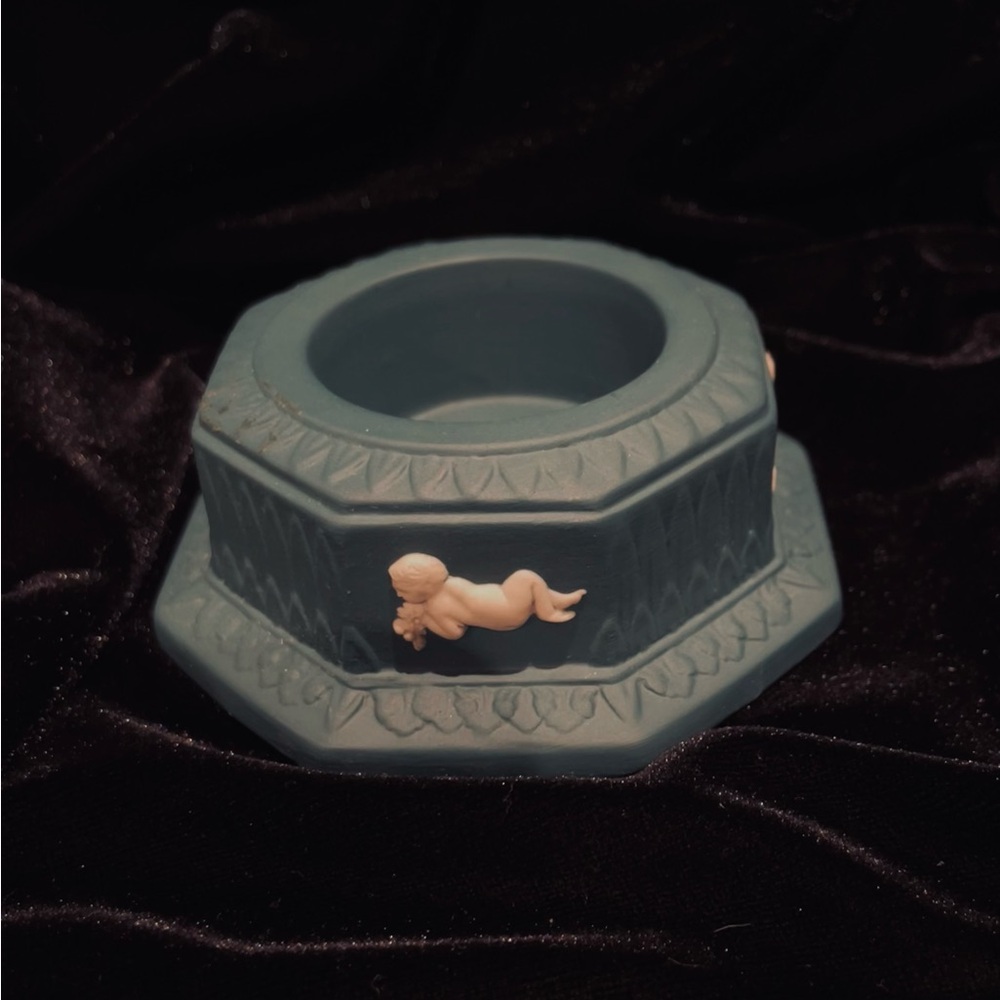 🌸Green Wedgewood Tea light Holder With Cherubs Excellent Condition